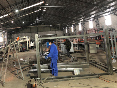 風(fēng)吸接皮機(jī)車(chē)間一角